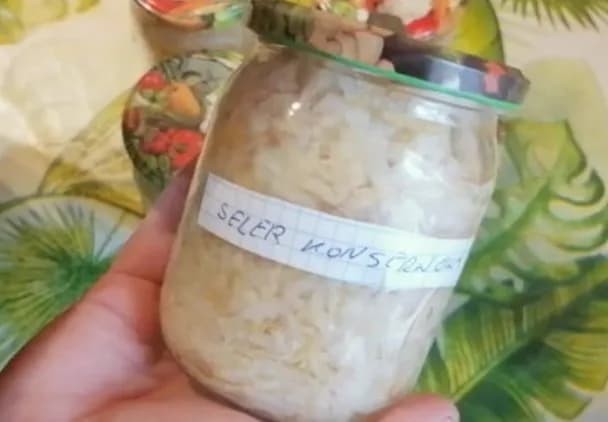 Jak zrobić sałatkę z selera ze słoika, która zachwyci smakiem