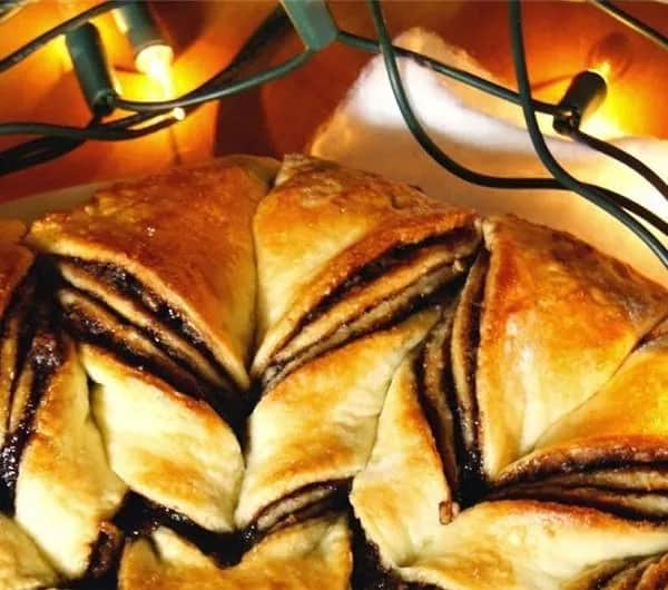 Prosty przepis na ciasto drożdżowe gwiazda z nutellą, które zachwyca