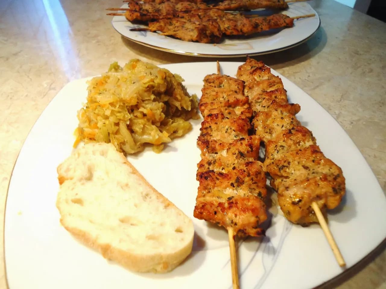 Ile piec szaszłyki, aby były idealnie soczyste i chrupiące?