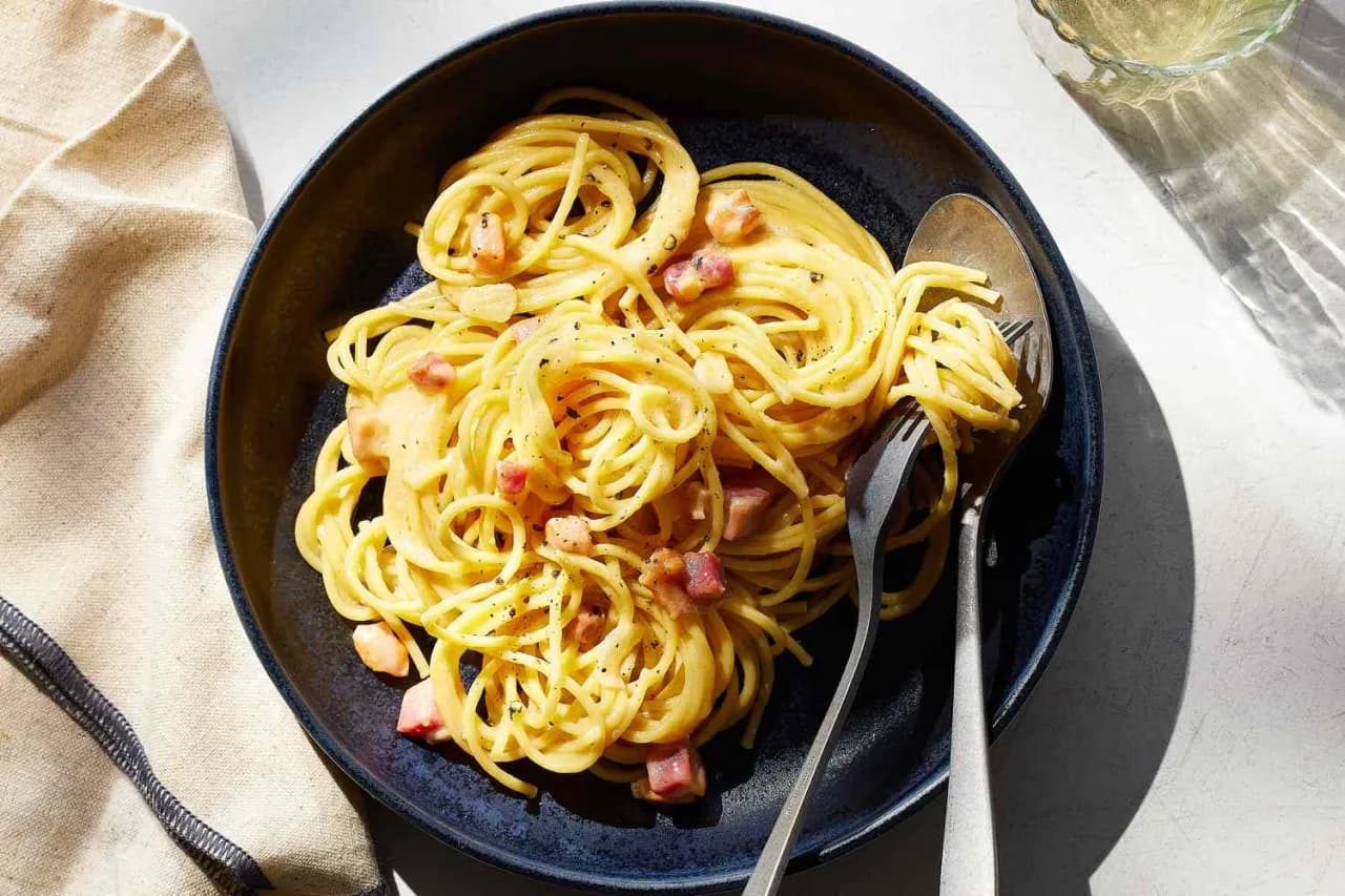 Kremowe spaghetti carbonara: idealny przepis na pyszny obiad