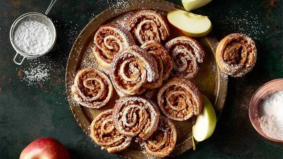 Szybkie i łatwe przepisy z ciastem francuskim na słodko, które zachwycą