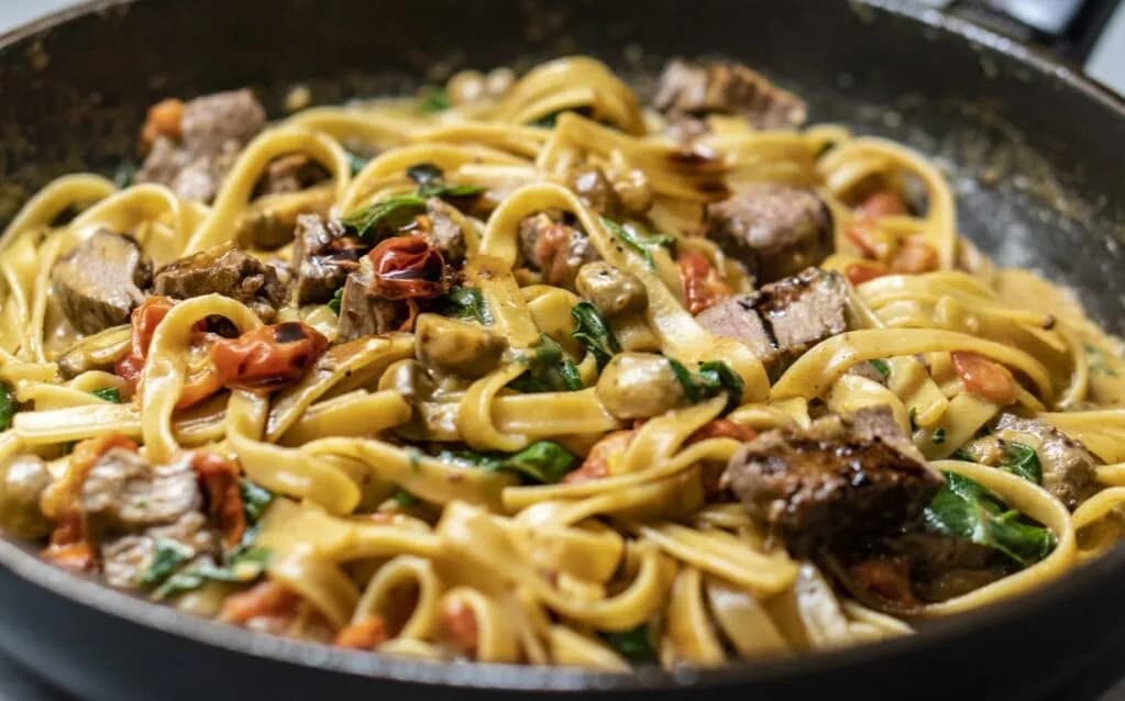 Ile kcal ma makaron spaghetti? Poznaj kaloryczność i porady dietetyczne