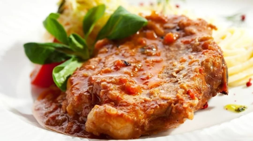 Jak dusić schab żeby był miękki – sprawdzone sposoby na delikatne mięso