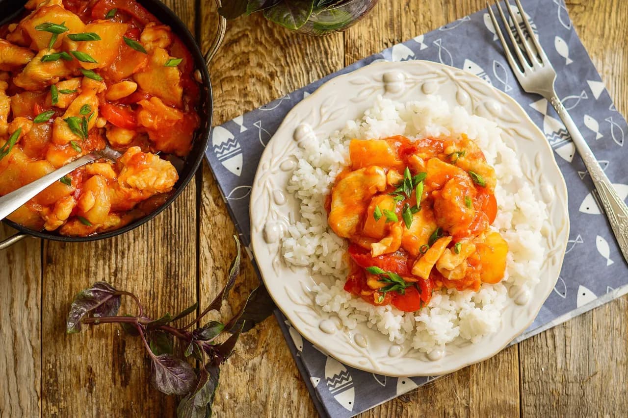 Prosty przepis na wieprzowinę z ananasem, który zachwyci każdego