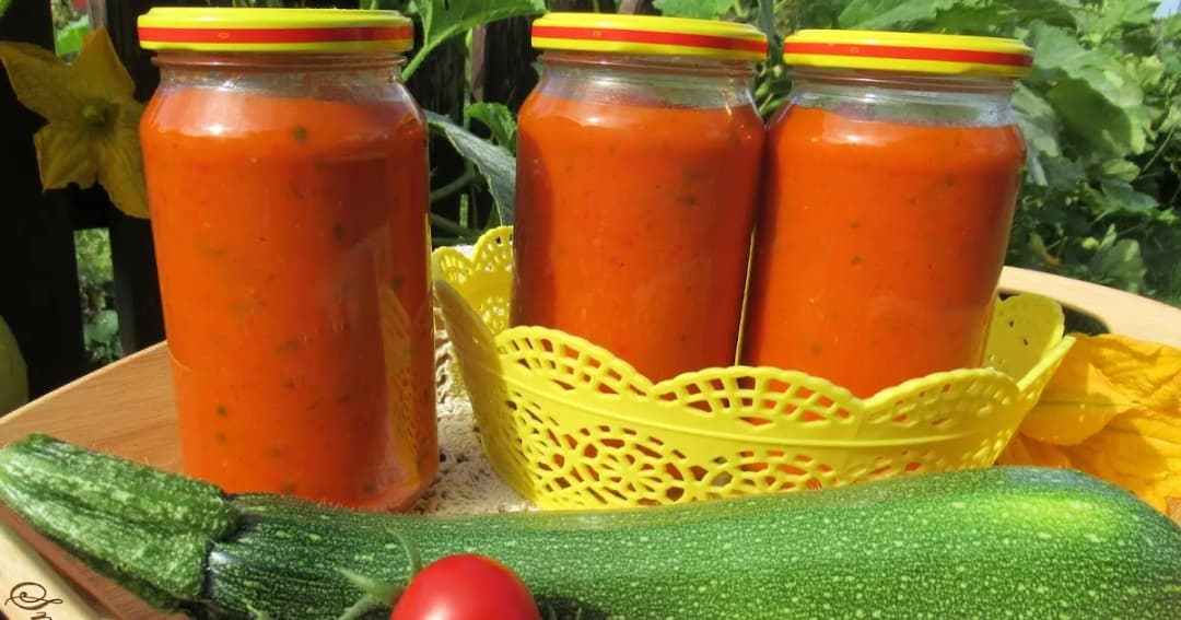 Sos do spaghetti do słoików z cukinią - łatwy przepis na zimę