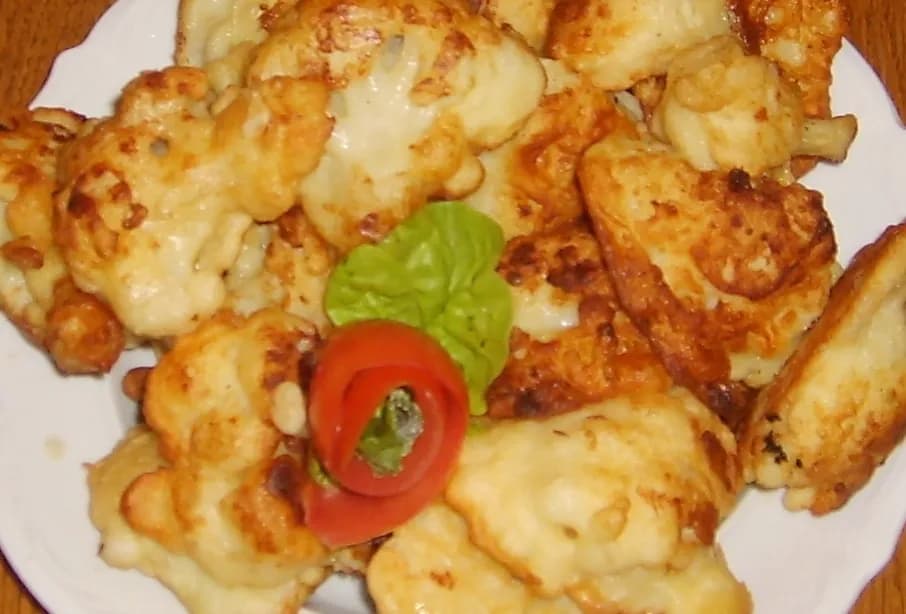 Okrasa łamie przepisy: kalafior w cieście francuskim, który zachwyca