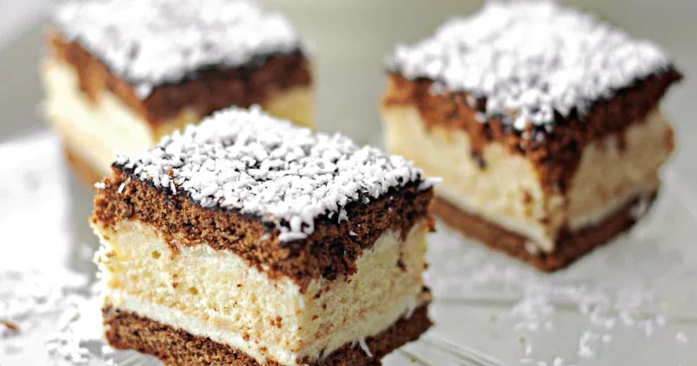 Pyszny przepis na ciasto miodowe z masą budyniową, które zachwyca