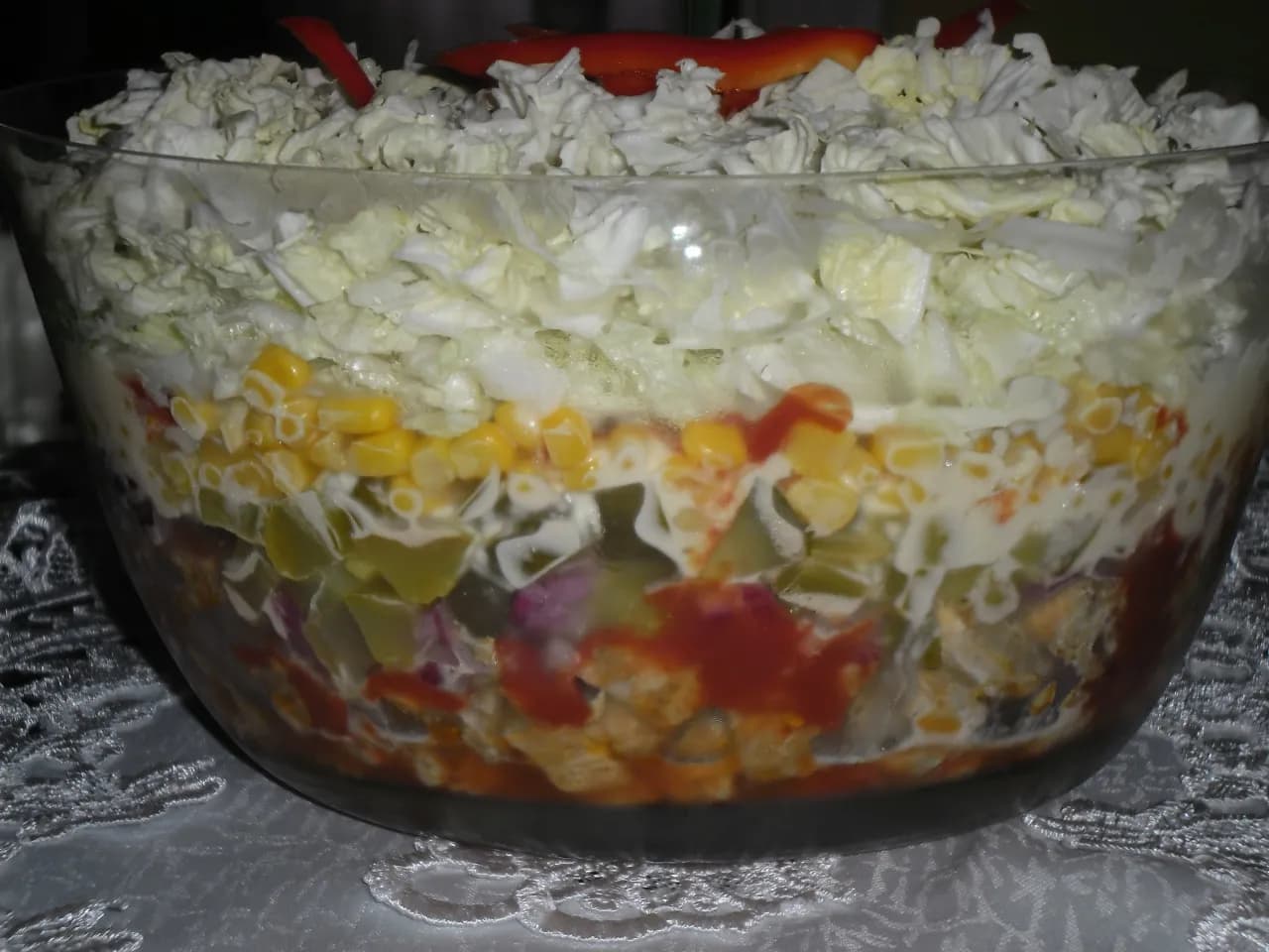 Sałatka gyros jak układać warstwy, aby uniknąć błędów i zachwycić smakiem