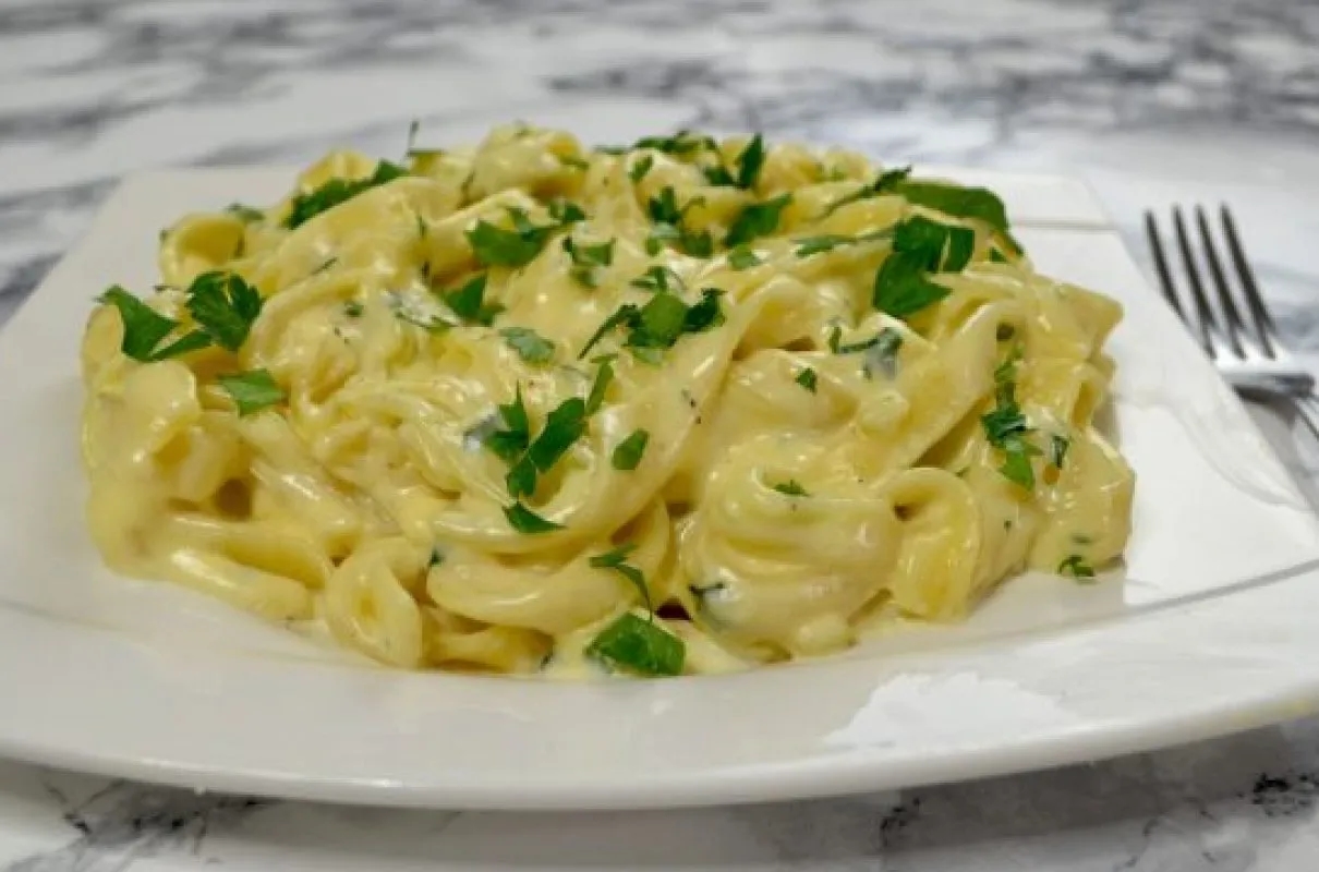 Spaghetti z sosem serowym – proste przepisy, które pokochasz